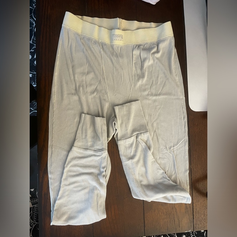Skims leggings